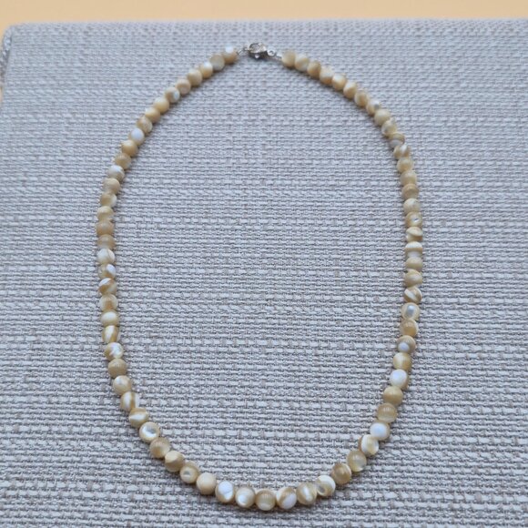 16.5 Inch Sterling Silver Cream Biege White Shell Necklace B738 - Picture 2 of 6